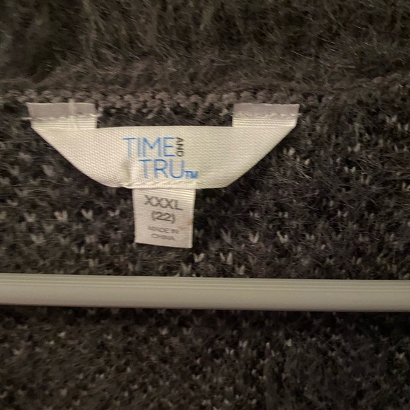 Fuzzy leopard sweater - Picture 4 of 4